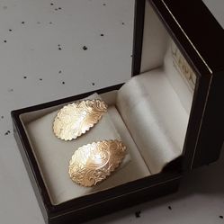 14 Karat 14Kt Yellow Gold Floral Design Post Earrings