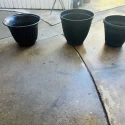 Masetas De Plastico. Ubicacion Cercana A 14200 van Nuys Blvd Arleta Ca 91331