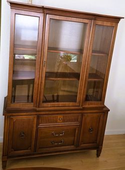 10-Pc Vintage Mid-Century Bassett Dining Suite - Table, 3 Leaves, 5 Chairs, Hutch