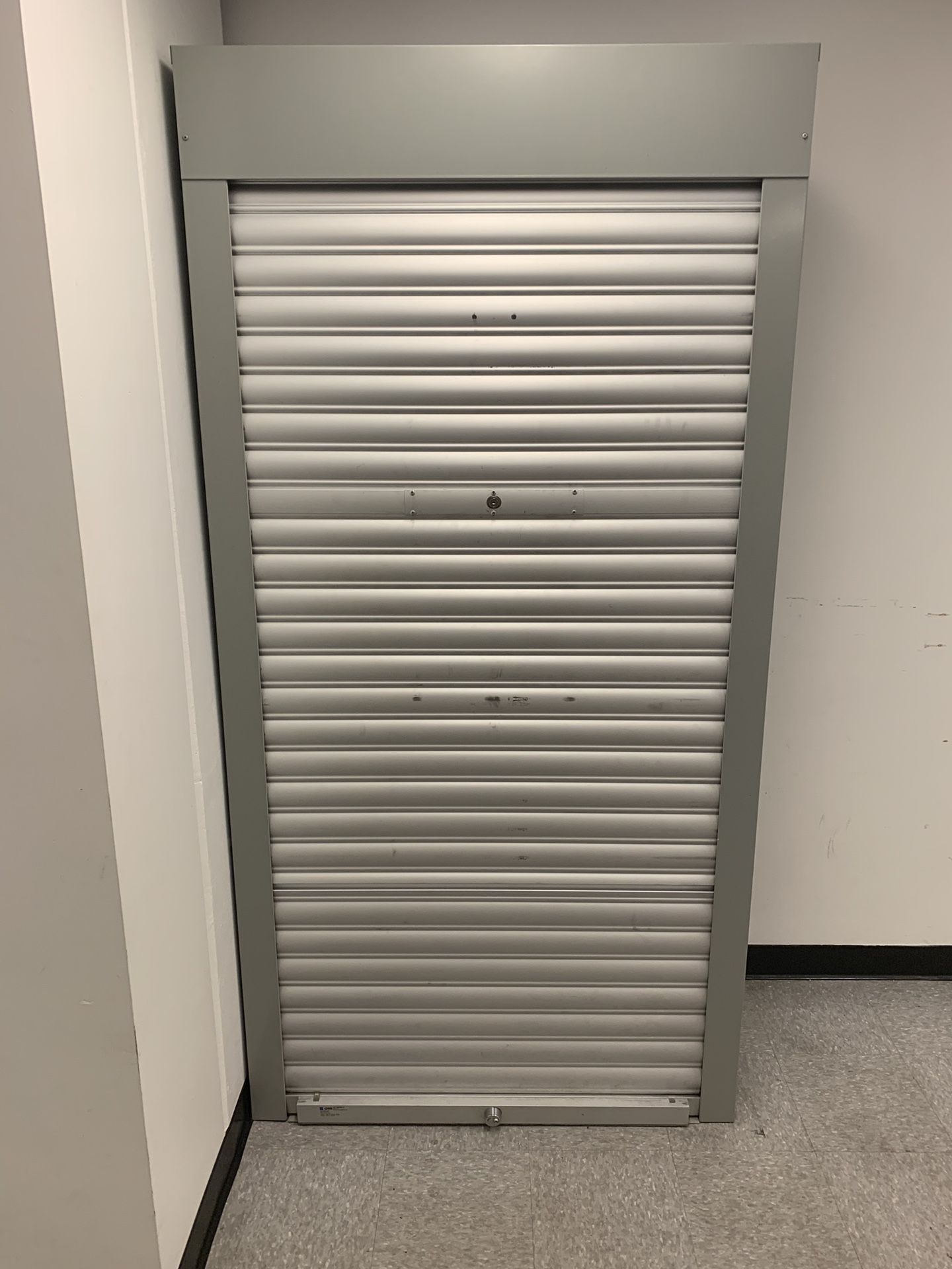 QMI 3 SHELF SECURITY WITH ROLL DOWN LOCKING DOOR 1MSPRING6