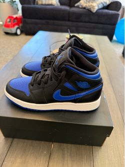 Size 4 grade school jordan 1 mid hyper royal