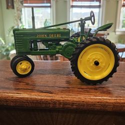 Metal John Deere Toy Tractor 