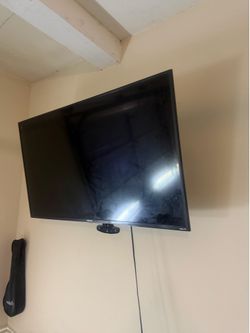 TV w / remote