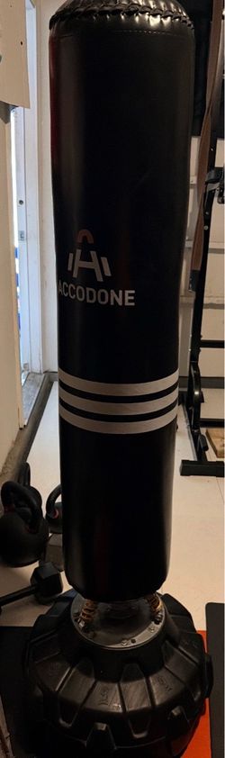Freestanding boxing bag