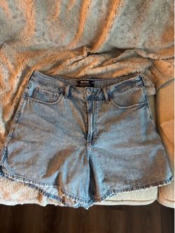 Hollister Ultra High Rise 90s Short, 31” waist