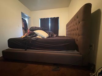 Bed frame (FREE)