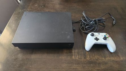 Xbox One X 1TB Console – Controller, HDMI & Power Cable