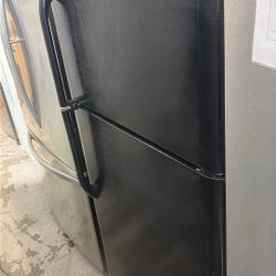 Frigidaire Top Freezer Refrigerator 