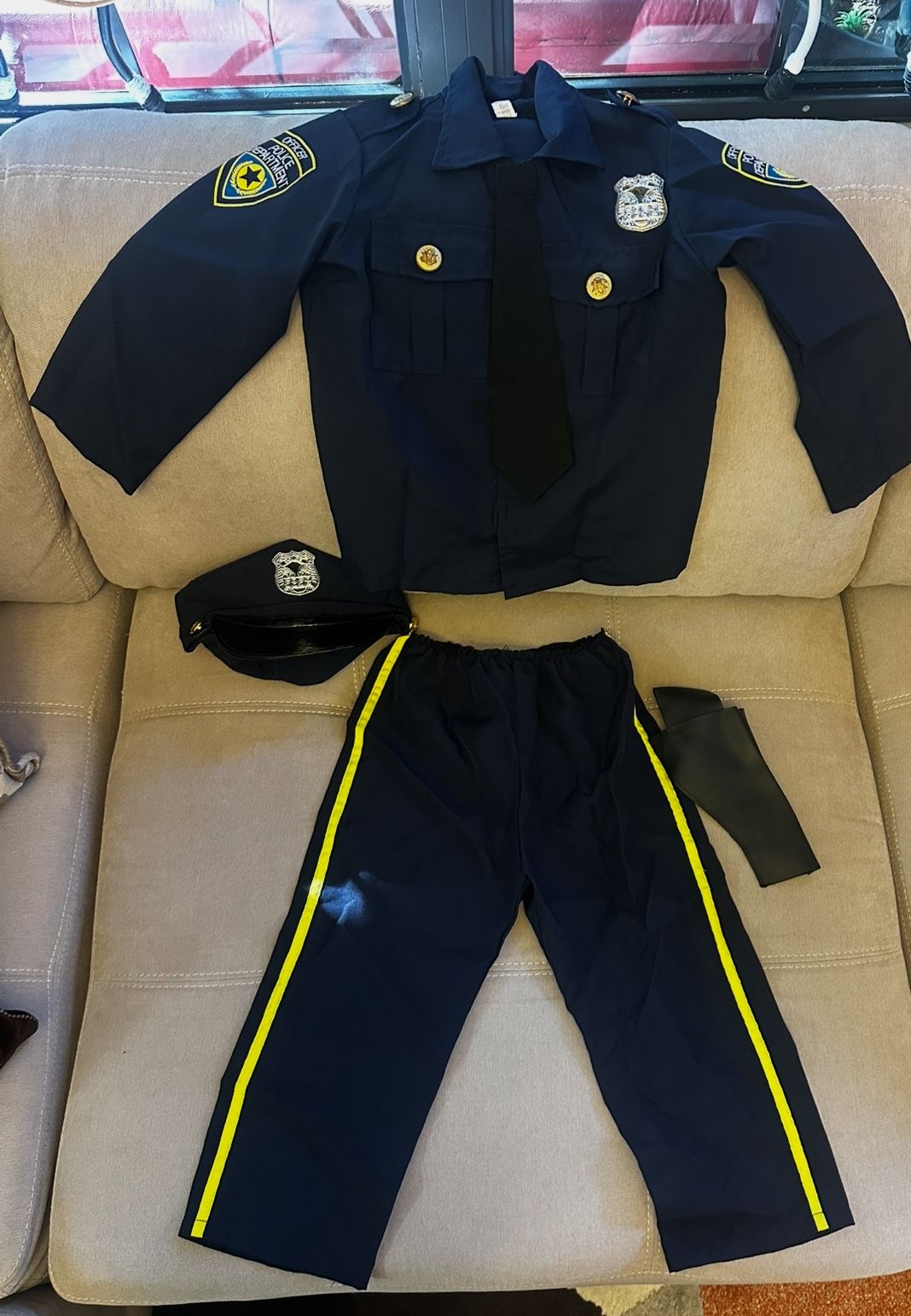 Very nice police costume for a 6-year-old boy