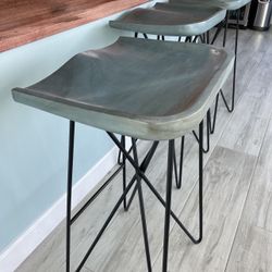 Treehouse Gallery Bar Stools…Like New!