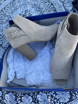 Women’s size 8 Tan Booties 