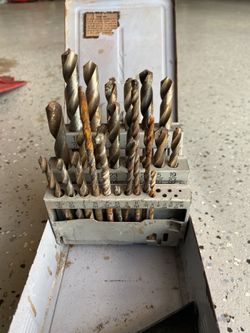 Drill bit tool set