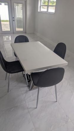 Dinette table and chairs