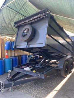 Scissor lift dump trailer