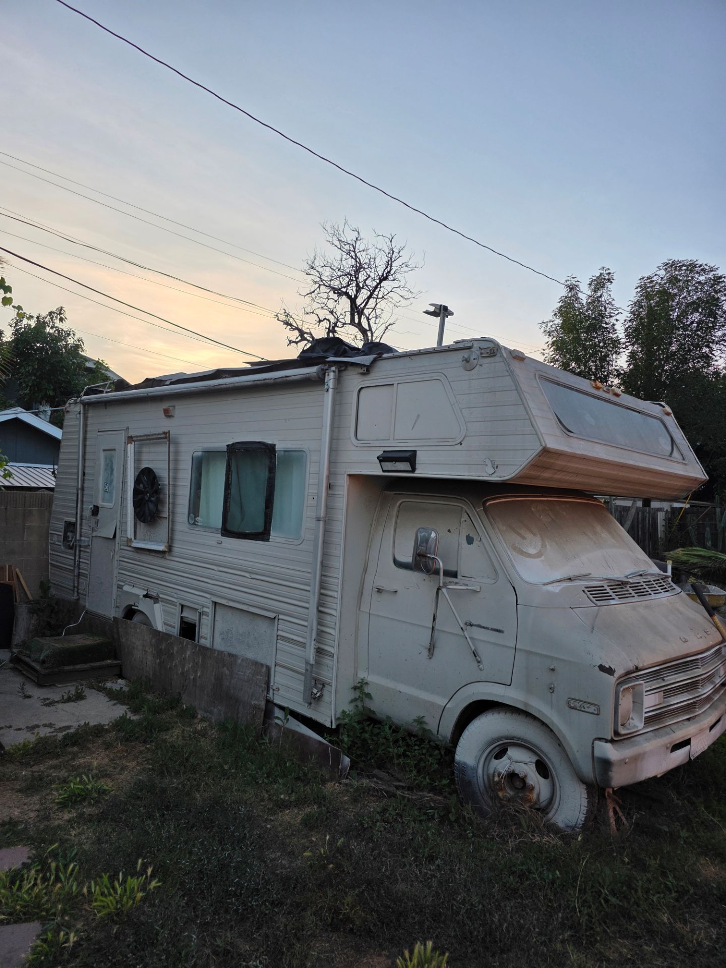 RV / Camper ( has no engine)