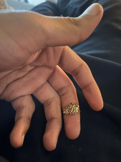 10k Gold Nugget Earring 