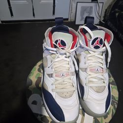 Nike Air Jordan Jumpman Two Trey White Red Navy DO1925-102 Mens Size 10.5 Excellent Condition 