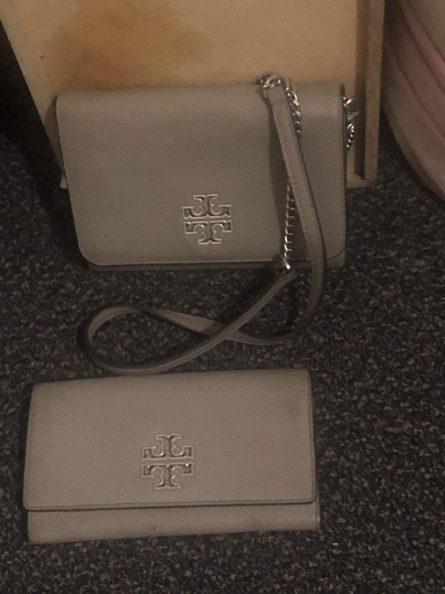 Tory Burch Wallet And Chain Wallet 