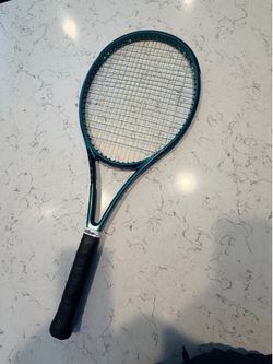 Wilson Blade 100L V9 – Grip Size 2 (1/4”)
