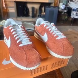♥️♥️Brand New Nike Cortez SE, Tennis Shoes, Size 9 Men ♥️♥️