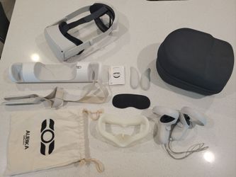 Meta / Oculus Quest 2 VR Headset + Accessories