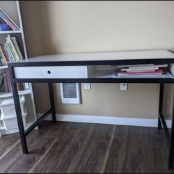 Crate and Barrel Desk/Tabel