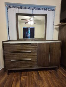 Dresser set