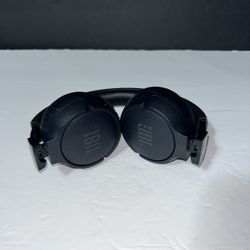 These are JBL wireless headphones with adaptive noise cancellation. 