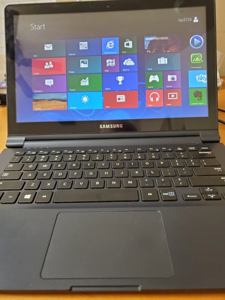 Samsung  915S LAPTOP.