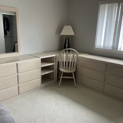 4 piece BR set with matching mirror