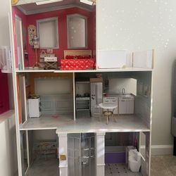 Rainbow High Doll House