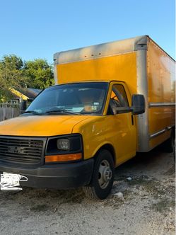 Camion GMC3500 Box truck Year 2014