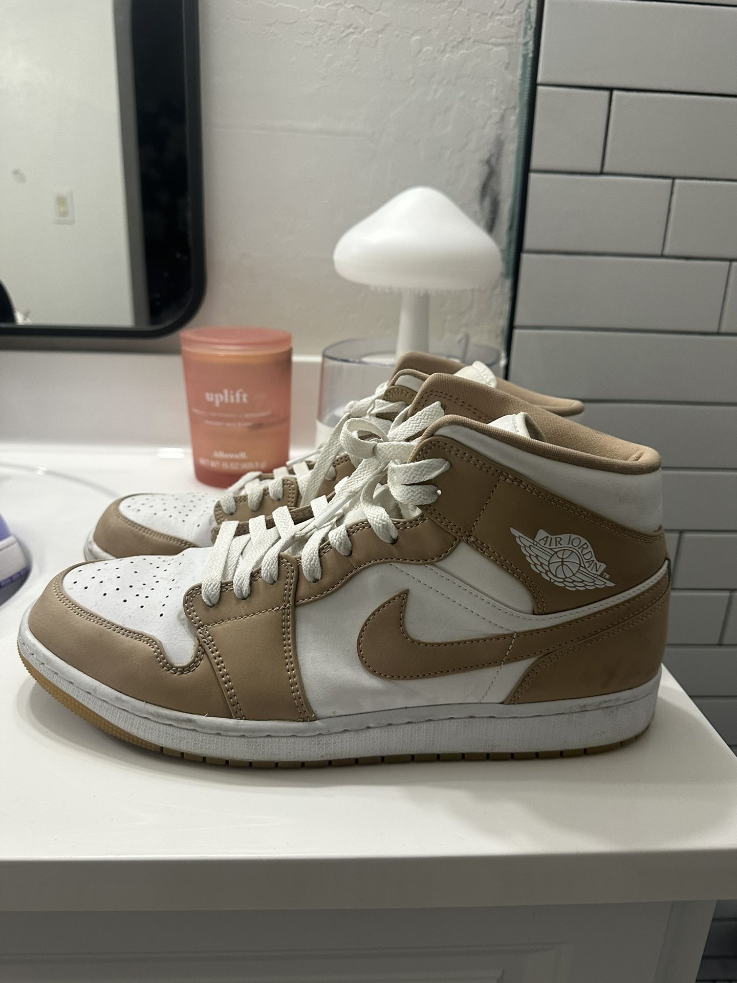 Jordan 1 Mid (Tan gum) SZ 13