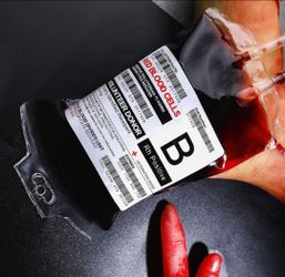 Blood Bags for Drinks for Halloween Party Decorations, Reusable Halloween Blood Bag Drink Pouches with Syringe, IV Bags for Drinks, Vampire Nurse Grad