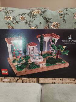 LEGO Icons Fountain Garden