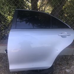 REAR LEFT DOOR (DRIVER SIDE ) 2007-2011 TOYOTA CAMRY (silver Color).