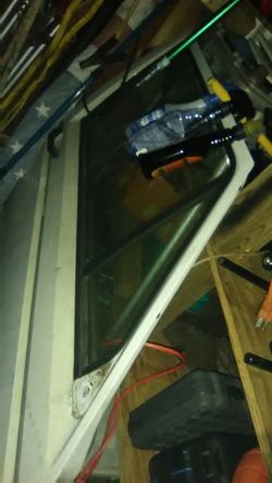 Fasteners front door on a Jeep Cherokee air condition All Glass