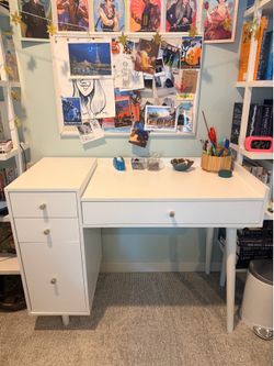 Small scale desk
