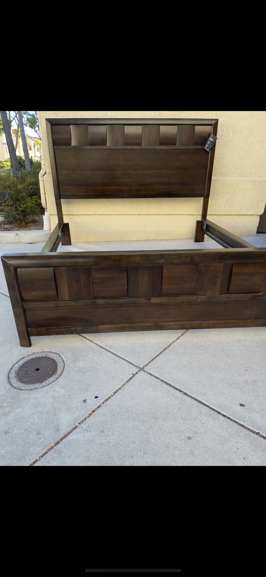King Size Bedroom Frame. Set Excellent Condition From Ashley's Furniture. New With Tags.