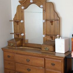 Vintage Solid Wood Vanity Dresser with Mirror & Lights