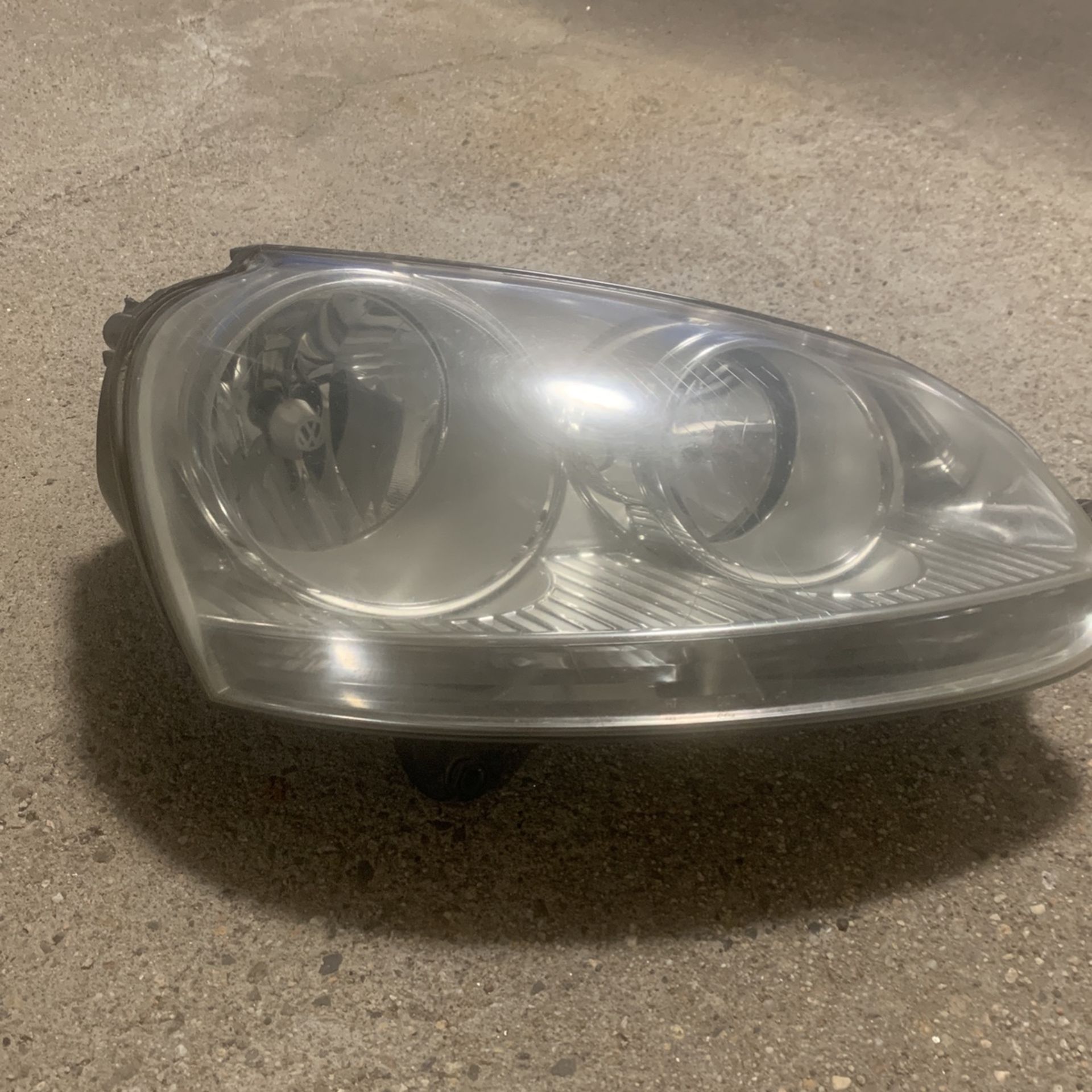 2006/2010 Volkswagen Jetta Left Headlight