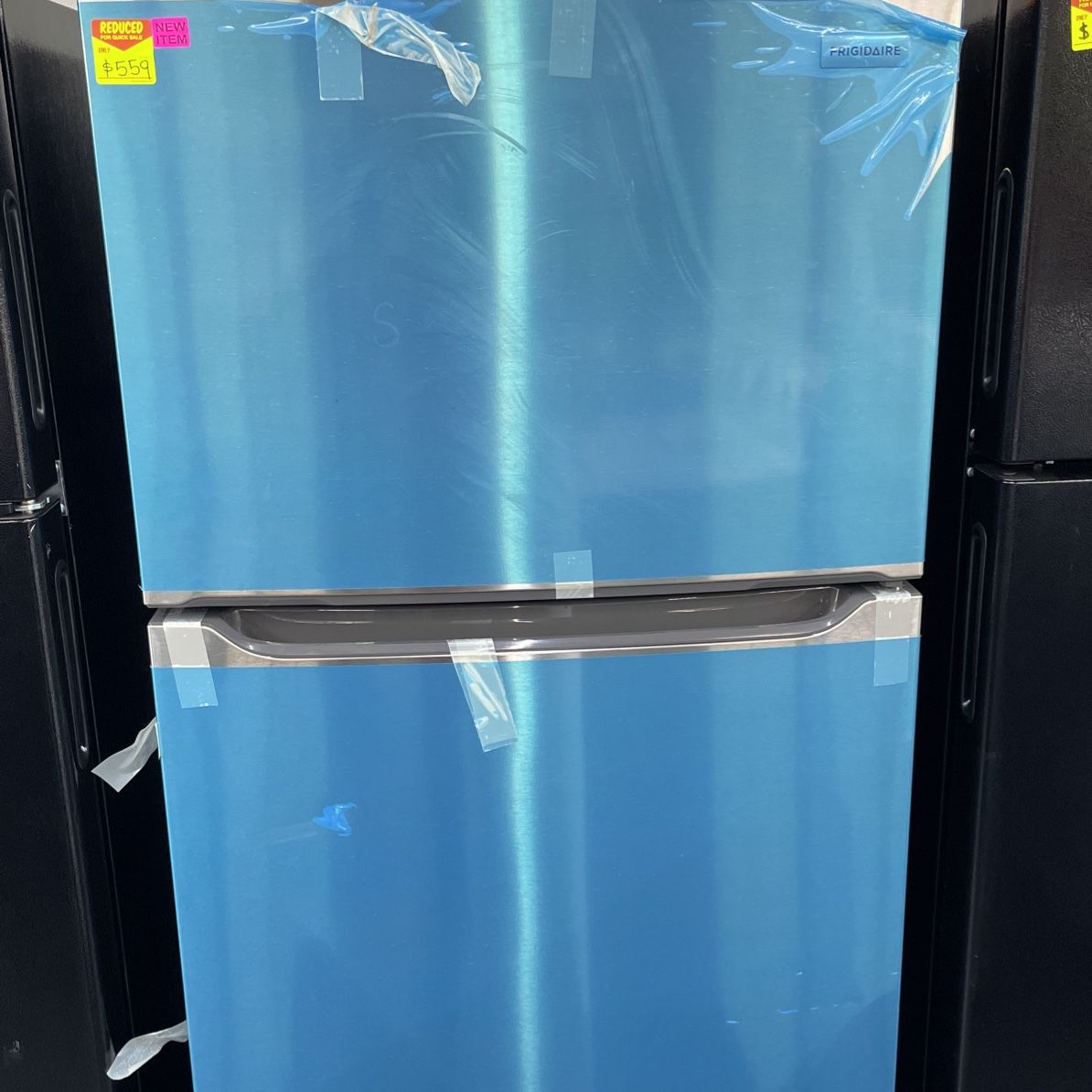 Frigidaire 30 in. 18.3 cu. ft. Top Freezer Refrigerator in Stainless Steel
