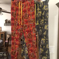 Mens Size Small Harry Potter Theme Pajama Pants. Hufflepuff House And Gryffindor House.  Made Of 100% Cotton .  Preowned .