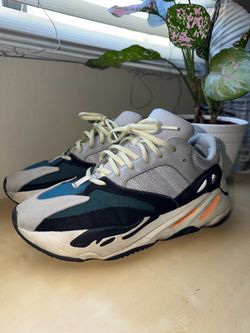 Adidas Yeezy 700 wave runners size 10