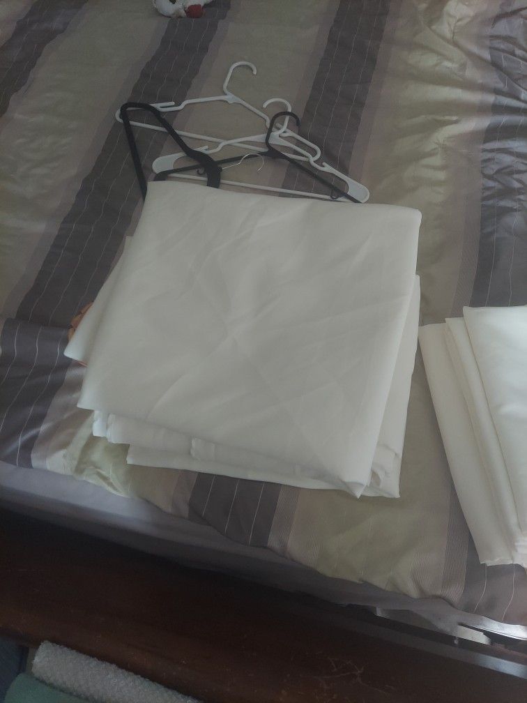 Round Table Covers And CheeseCloth Table Runner