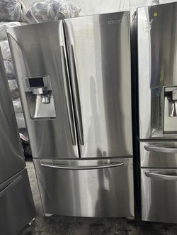 3-Door Samsung Fridge w/ Water Dispenser