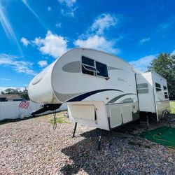 2004 keystone Outback Rv 5th Wheel 