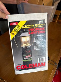 Vintage Coleman Two Mantle Propane Lantern Electronic Matchless Lighting 5154B700
