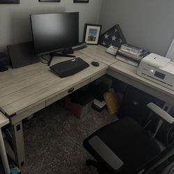 Desk and bookshelf 