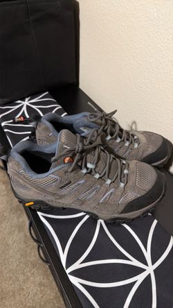 Waterproof Woman’s Merrill Hiking Shoes 10.5